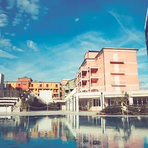 Курортный комплекс Ai Pozzi Village &